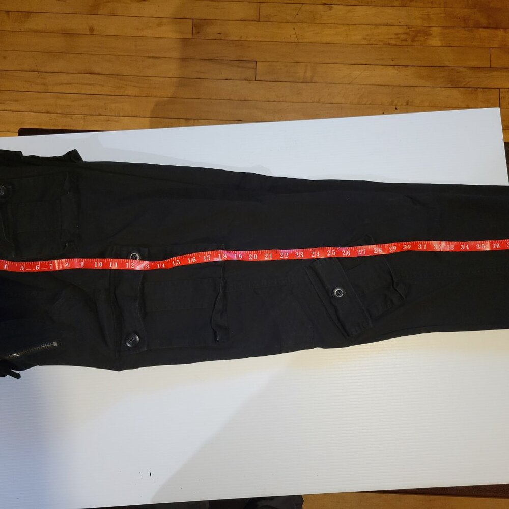 Cargo pants. - Picture 2 of 9